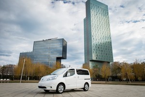 „Nissan“ pristatė dar toliau nuvažiuojantį „e-NV200“, kuris aplenkė vairuotojų poreikius