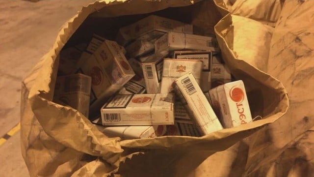 Sulaikyta milijono eurų vertės cigarečių kontrabanda slėpta anglių maišuose