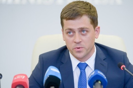 Viceministro verslas: teikia projektus savo paties kontroliuojamai tarnybai
