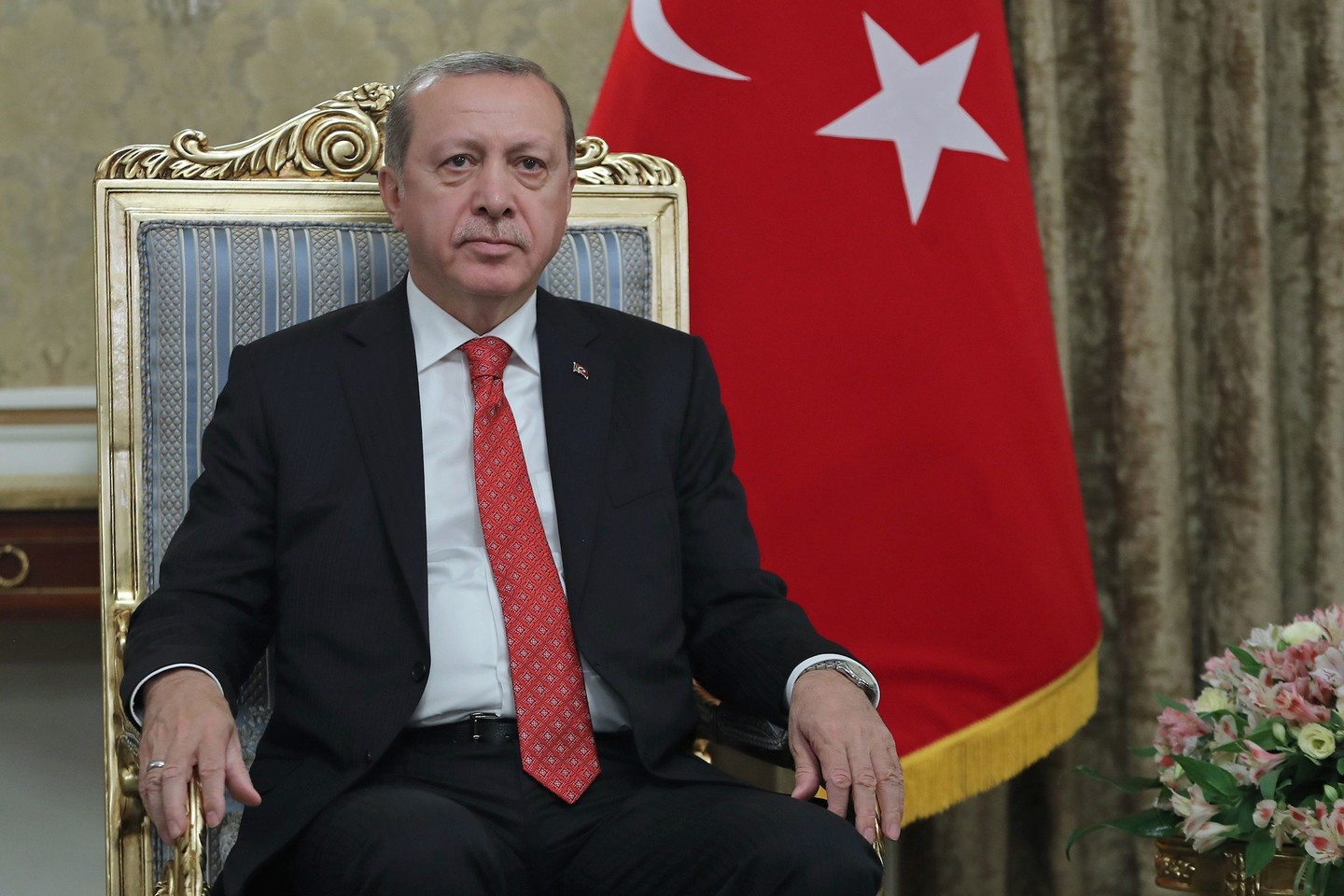 Kaltinimai įtariamiesiems pareikšti už bandymą nuversti Turkijos prezidentą.