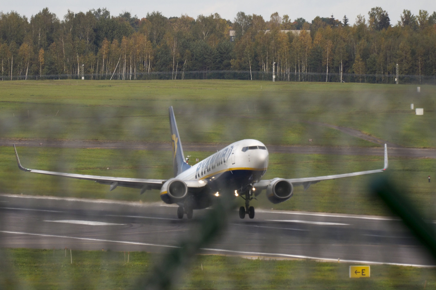 „Ryanair“ „išsekino“ pilotų trūkumas, dėl kurio bendrovė buvo priversta atšaukti tūkstančius skrydžių Europoje ir neseniai išplėtė atšaukiamų skrydžių sąrašą iki 2018 metų kovo.<br>V.Ščiavinsko nuotr.
