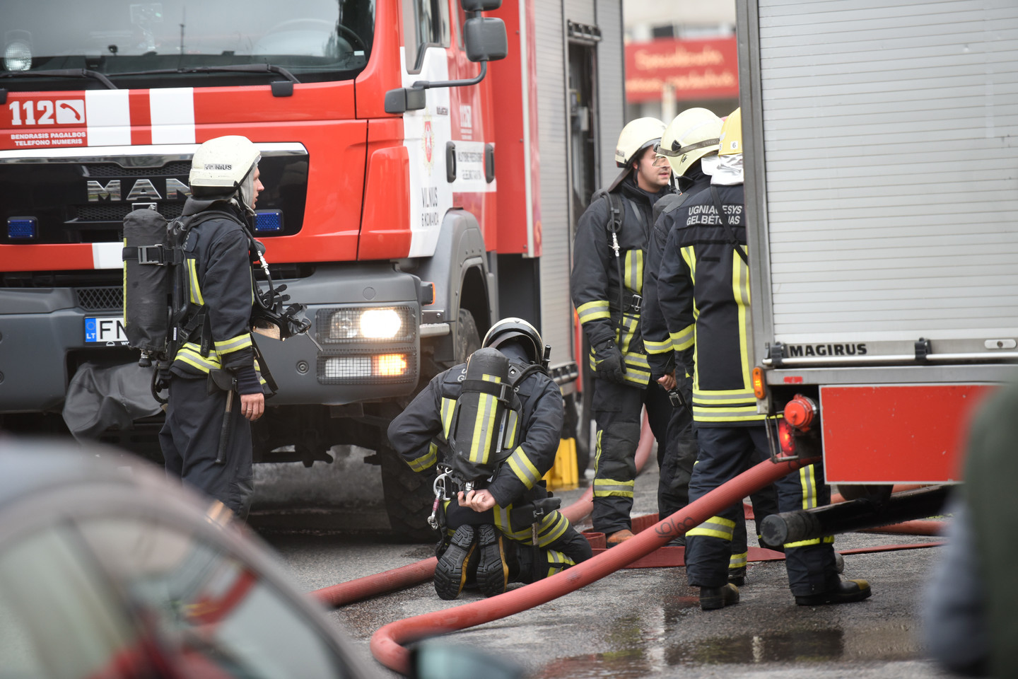 Skaudi nelaimė darbe: kilus gaisrui apdegė darbuotojas.