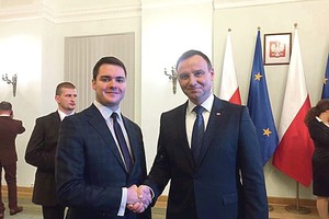 Seimo jaunėlis kyla prieš Jaroslavą Kaczynskį. Bet kuo čia dėtas Lenkijos prezidentas?