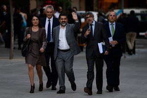 Įtampa toliau auga: į teismą šaukiami antivyriausybine veikla kaltinami katalonai