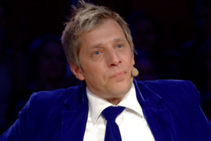 Sujaudintas Saulius Prūsaitis prieš televizijos kameras apsipylė ašaromis