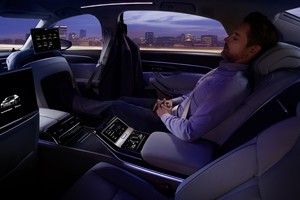 Lietuvoje jau galima užsisakyti technologijų prikimštą „Audi A8“ flagmaną