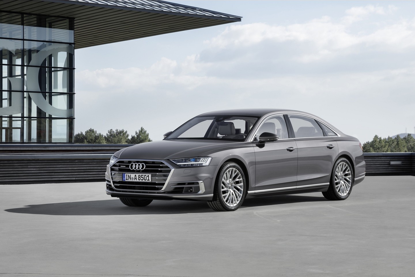 „Audi A8“ kaina Lietuvoje prasideda nuo 86 700 eurų.<br>Gamintojo nuotr.