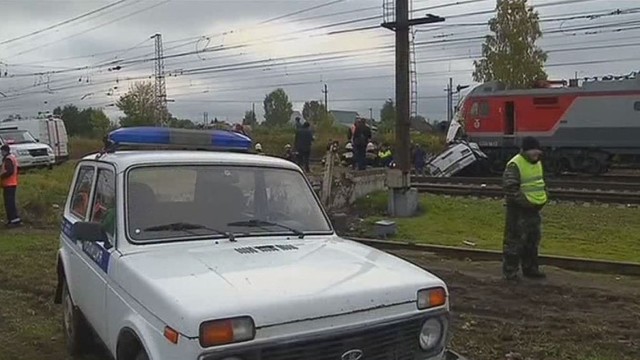 Nelaimė Rusijoje: traukinys rėžėsi į keleivinį autobusą, yra žuvusių