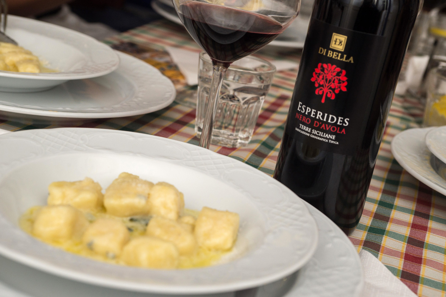  Gnocchi - itališki bulvių virtinukai su gorgoncolos sūriu, pagardinti tarkuotu parmezanu. <br> L.Ruškio nuotr.
