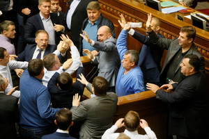 Ukrainos parlamentas dar metams pratęsė sukilėlių kontroliuojamų regionų savivaldą