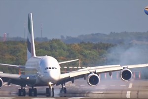 Didžiausias lėktuvas pasaulyje vos per plauką išvengė tragedijos