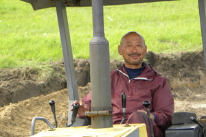 Neįtikėtiną grožį Lietuvos kaime  vyras  sukūrė prisėdęs prie buldozerio 