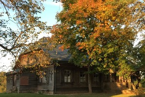 Kelią į kaimo širdį radęs keistuolis sodybos duris atvėrė režisieriui Algimantui Puipai