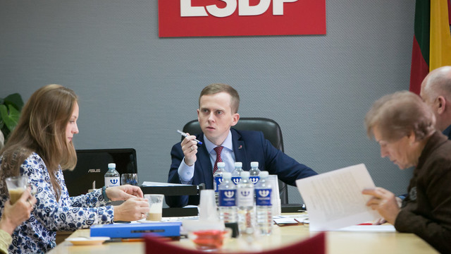 Socialdemokratai siūlo mesti iš partijos 10 nepaklusnių Seimo narių