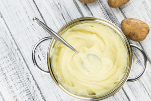 Šefas įvardijo klaidą, kurią darome virdami bulvių košę