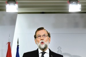 Iš Ispanijos lyderių lūpų nuskambėjo griežtas grasinimas, bet katalonai nepasiduoda