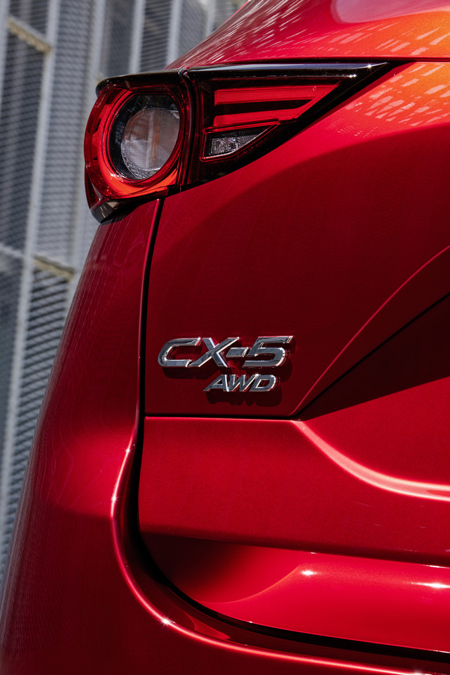 „Mazda CX-5“ išorės dizainas tapo pastebimai išraiškingesnis.<br>Gamintojo nuotr.