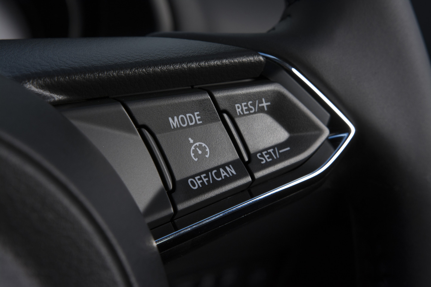 „Mazda CX-5“ turi visas šiuolaikiniam visureigiui reikalingas išmaniąsias sistemas.<br>Gamintojo nuotr.