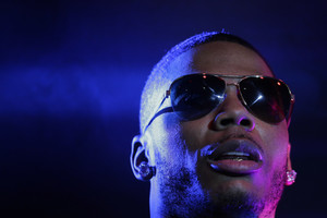 Priekabiavimu kaltinamo Nelly turo planas nesikeičia – Vilnių sudrebins galingas pasirodymas