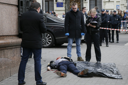 Kijevas kaltina Rusijos saugumo tarnybą dėl Kremliaus kritiko Voronenkovo nužudymo 