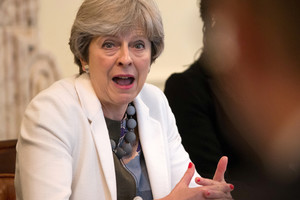 Britų ministrė pirmininkė paragino Donaldą Trumpą nesitraukti iš susitarimo su Iranu