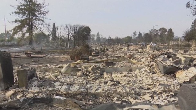 Kalifornijoje siaučiantys miškų gaisrai pražudė mažiausiai 17 žmonių