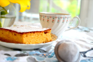 Be galo skanus varškinis obuolių pyragas