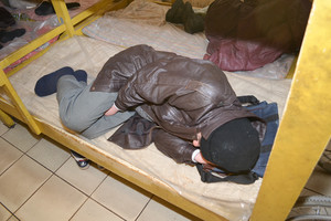 Nakvynės namų gyventojas tikėjosi atsitiesti, bet koją pakišo žmogžudystė