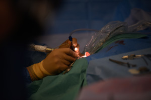 Dėl operacijos metu mirusio ligonio nuteistas garsus urologas