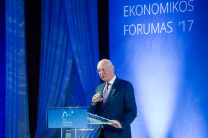 Davoso ekonomikos forumo įkūrėjas K. Schwabas: „Pasaulį tuoj užgrius didžiuliai pokyčiai“