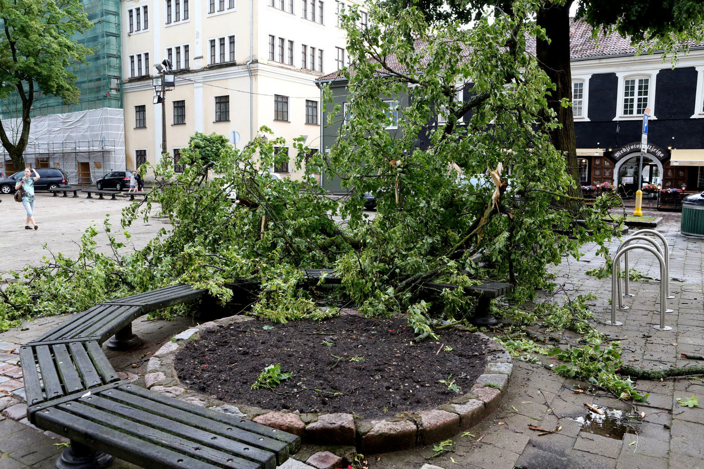Gelbėtojai perspėja apie stiprų vėją.<br>M.Patašiaus nuotr.