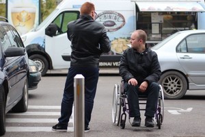 Vežimėlyje sėdinčiam vaikinui – TV bokšto apsaugininko akibrokštas