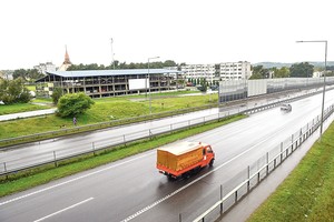 Kuriozas Grigiškėse: nuo triukšmo saugo mašinas, o ne žmones