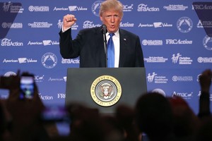 Maskva smerkia Donaldo Trumpo strategiją Irano atžvilgiu