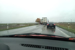 Kelyje „Via Baltica“ susidūrė vilkikas ir BMW, sužalotas vienas žmogus