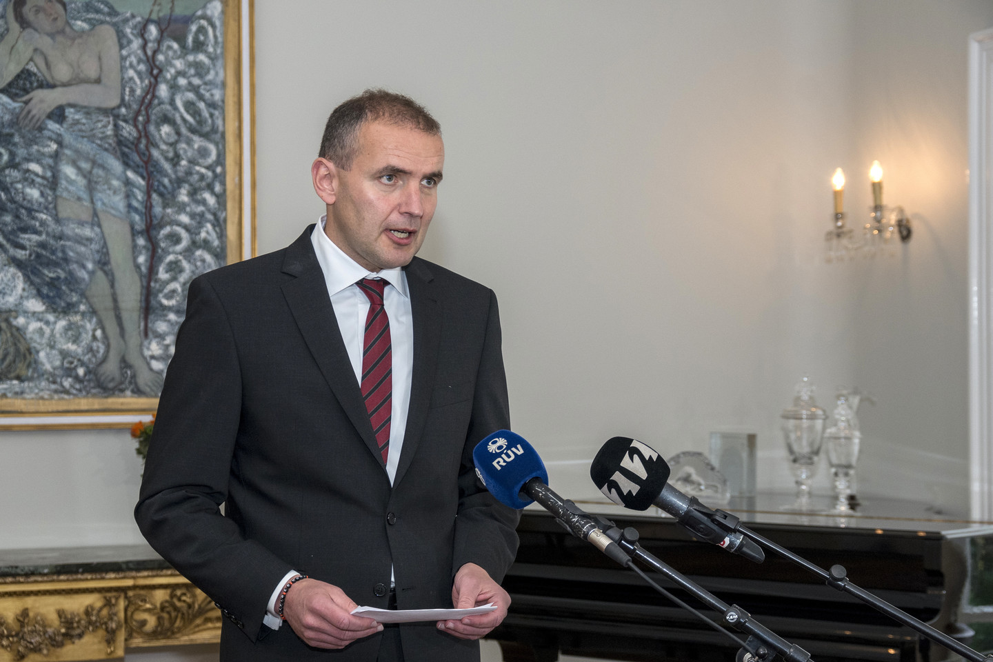 Islandijos prezidentas nualpo per karštoje vonioje.