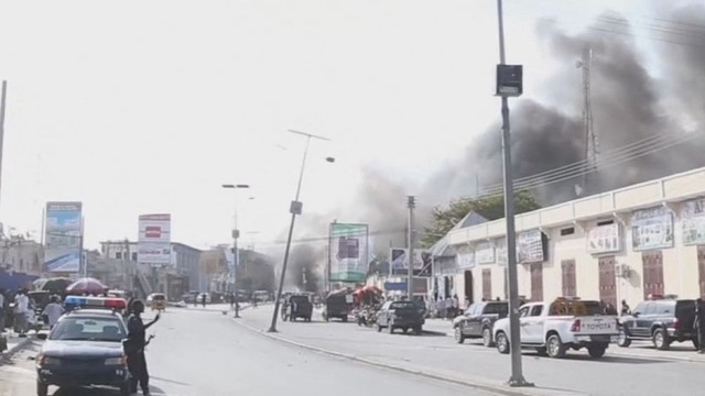 Somalio sostinėje per sprogimą žuvo 20 žmonių