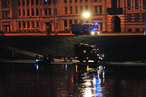 Aiškėja daugiau įvykio detalių: moteris pastūmė į šoną dukrą, pati įšoko į Nerį