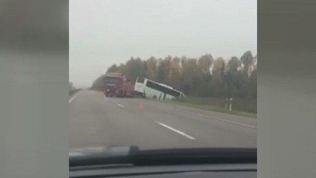 Žiūrovas užfiksavo autobuso avarijos padarinius