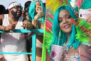 Rihanna apie svyruojantį savo svorį: suknelės dydis gali keistis kas savaitę