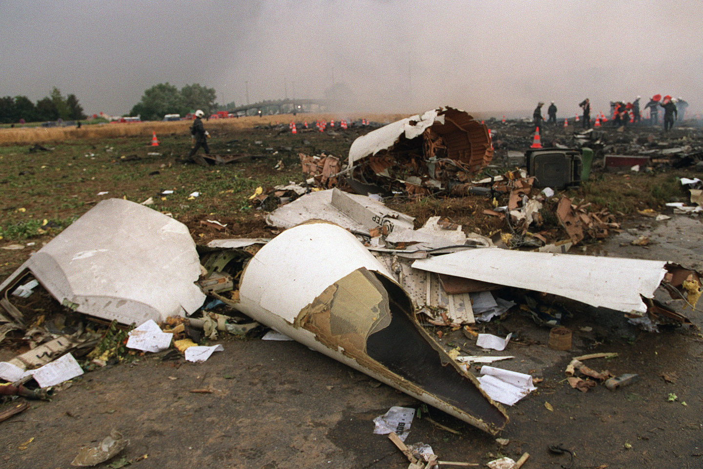  2000-aisiais, pražudydamas 113 žmonių, „Concorde“ sudužo greta Paryžiaus.<br> AFP/Scanpix nuotr.