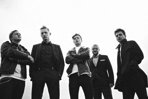 „Colours Of Bubbles“ su orkestru skelbia papildomą koncertą: bilietai - graibstomi 