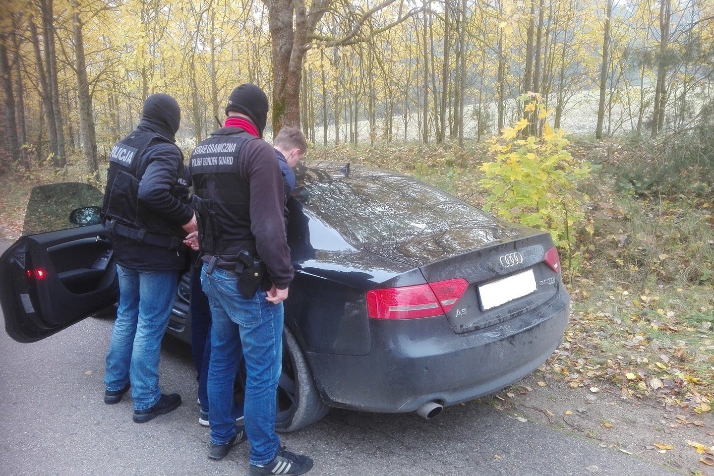  Lenkai antrankius užsegė dar vienam lietuviui – vairavo vogtą „Audi A5“.<br> Lenkijos pasieniečių/podlaski.strazgraniczna.pl nuotr.