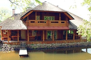 Teismo kuriozas: upė ardo krantą – nugriauk ir namą