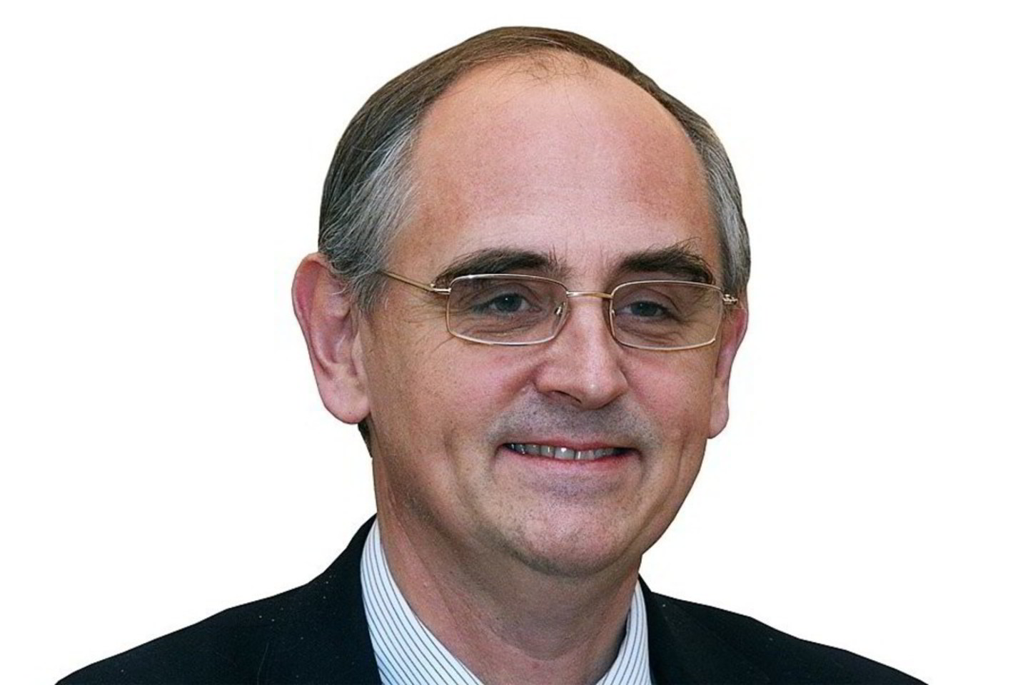 E.Lucasas yra Europos politikos analizės centro viceprezidentas ir britų savaitraščio „The Economist“ vyresnysis redaktorius.
