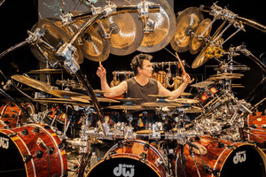 Sostinės salėje „Vakaris“ šį rudenį - ir roko žvaigždės, ir vyrų striptizas