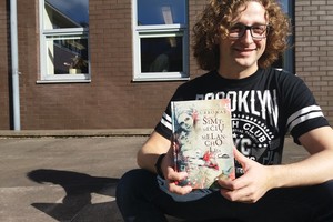 Tarp žaismingų romano apie Vilnių eilučių – žmonių susvetimėjimas ir vienatvė