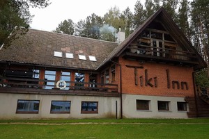 Palūšėje siūlo išskirtines pramogas: nakvynę lietuviškoje Polinezijoje ir naktinį safarį