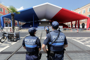 Prancūzijos parlamentas patvirtino griežtą kovos su terorizmu įstatymą