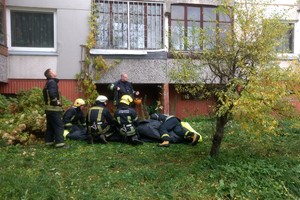 Vilniaus ugniagesiai padarė stebuklą: jauna moteris liko gyva